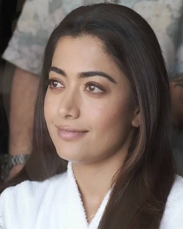 rashmika mandanna_teluguvox 3